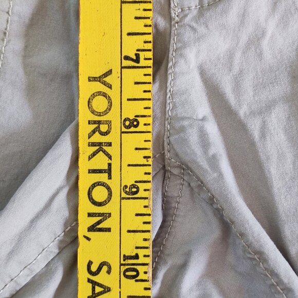 DKNY Jeans bermuda cargo short cream colour women's size 6 - Picture 15 of 15